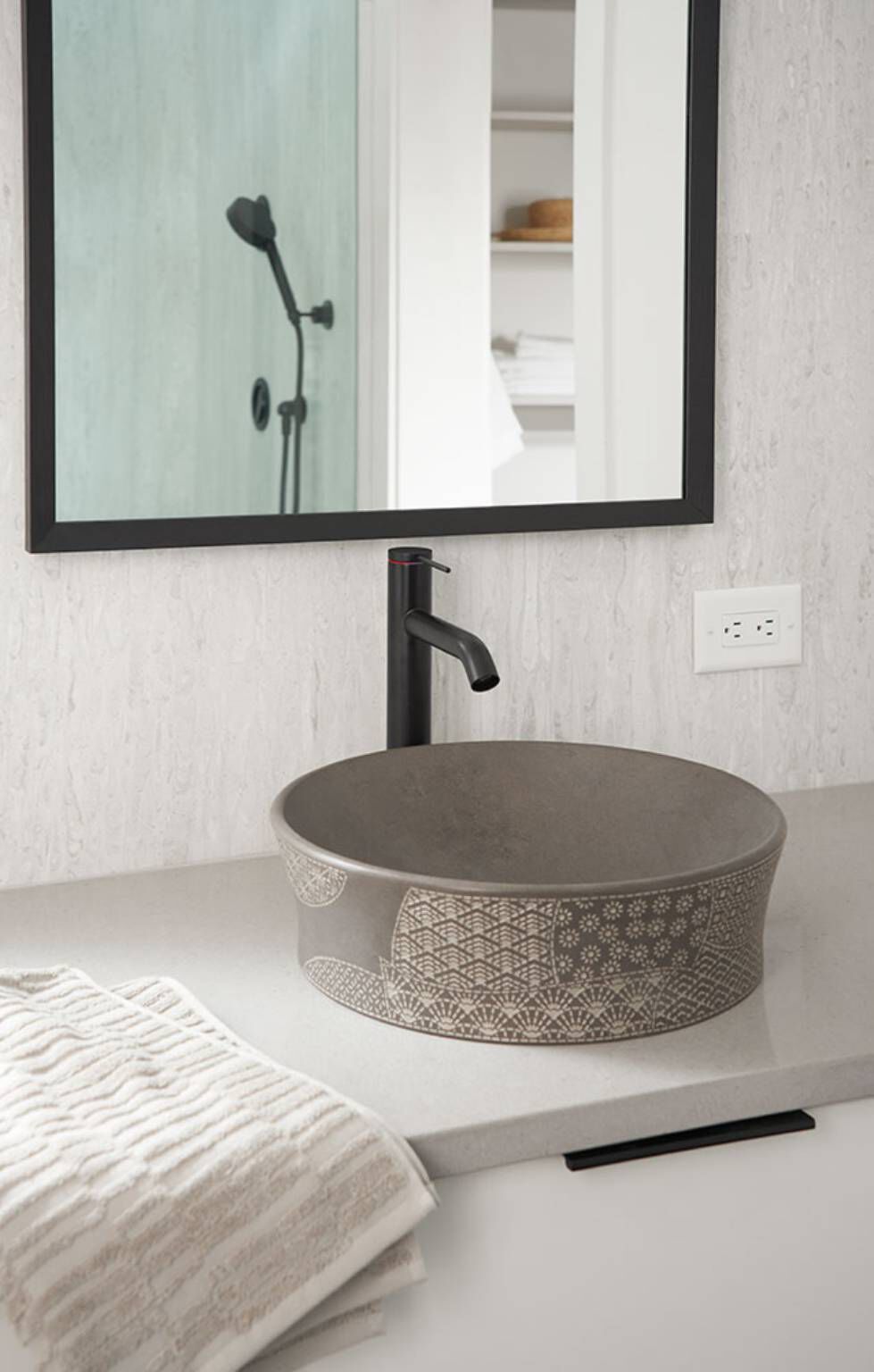 Llave monomando baja para lavabo línea Components en negro mate,,hi-res image number null